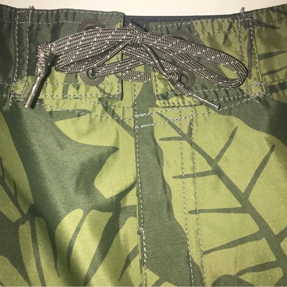 Columbia Mens Swim Shorts Green Leaf Pattern Size 40 - Picture 3 of 5